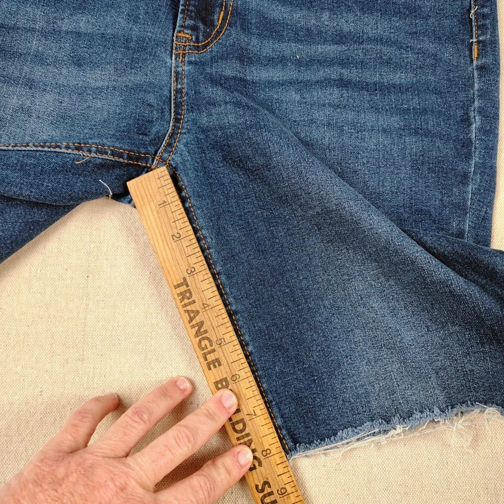No Boundaries Womens High Rise Raw Hem Denim Bermuda Shorts Blue Size 10 NOBO